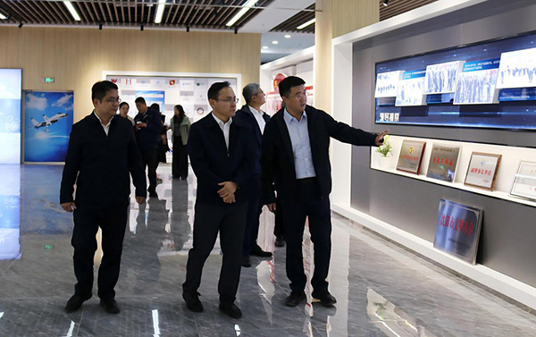 中国钢研党委副书记、总经理高宏斌一行 到航产集团调研